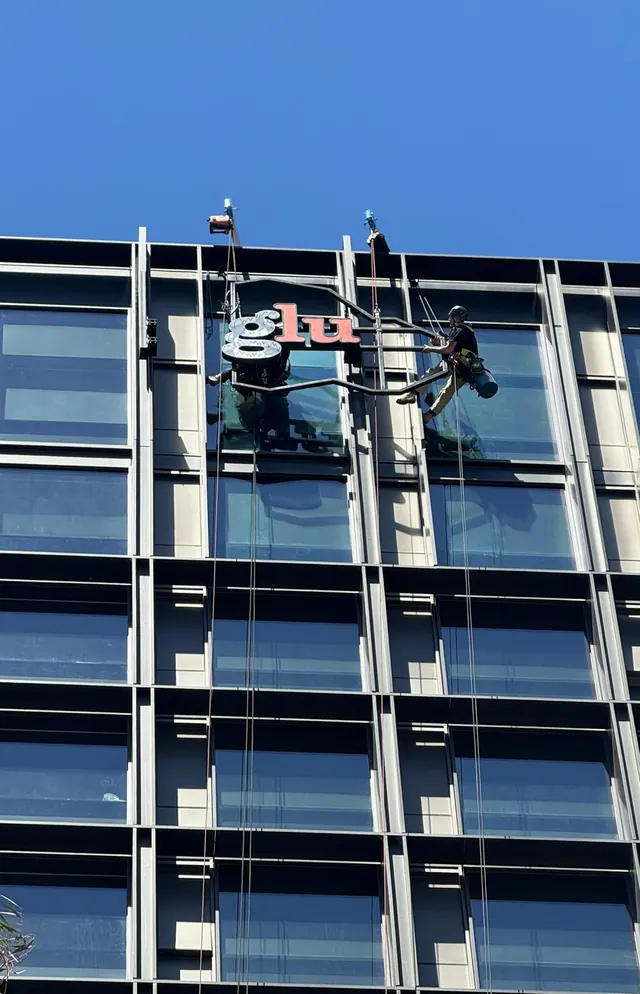 360 Access rope access technicians on a Melbourne glass tower over Docklands